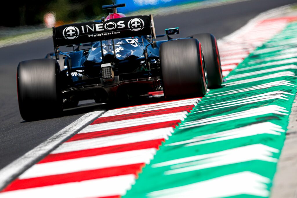 Hamilton 88 millièmes devant Verstappen avant les qualifications