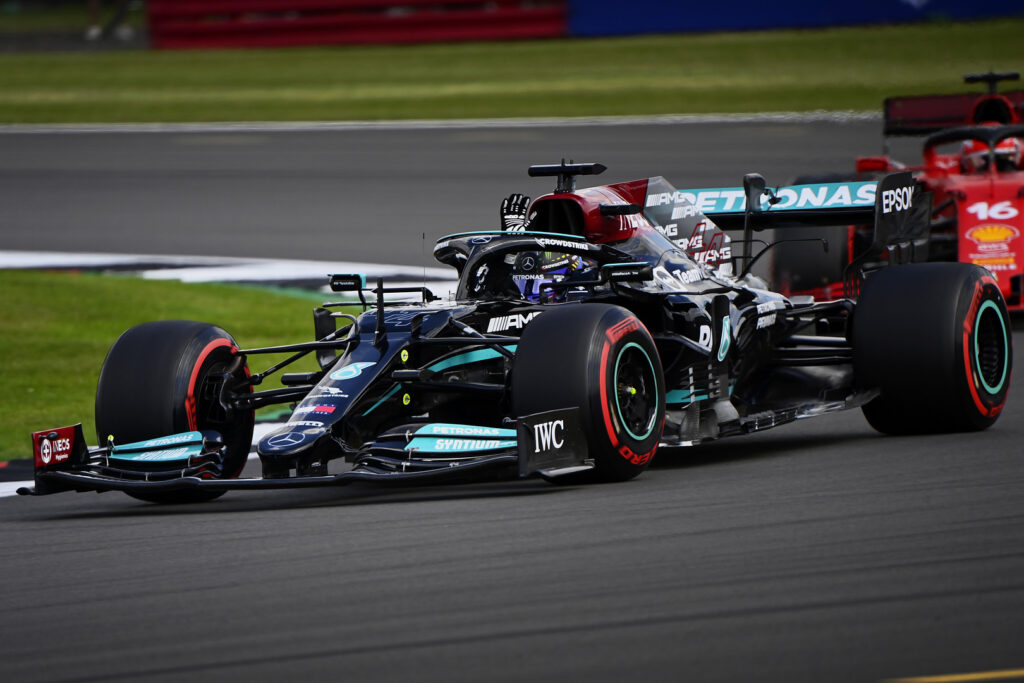 Mercedes vise la tête du championnat avant la pause de la F1