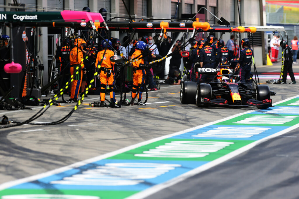 Laisser courir ou pénaliser : le casse-tête de la FIA