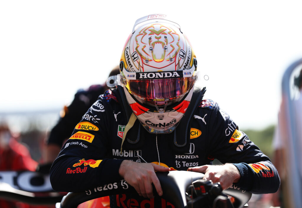 Verstappen laisse son équipe gérer le battage médiatique