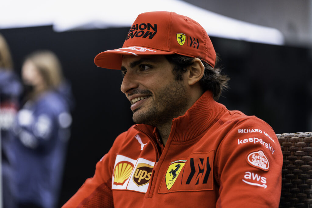 Sainz va suivre avec intérêt les performances de Leclerc avec son moteur évolué
