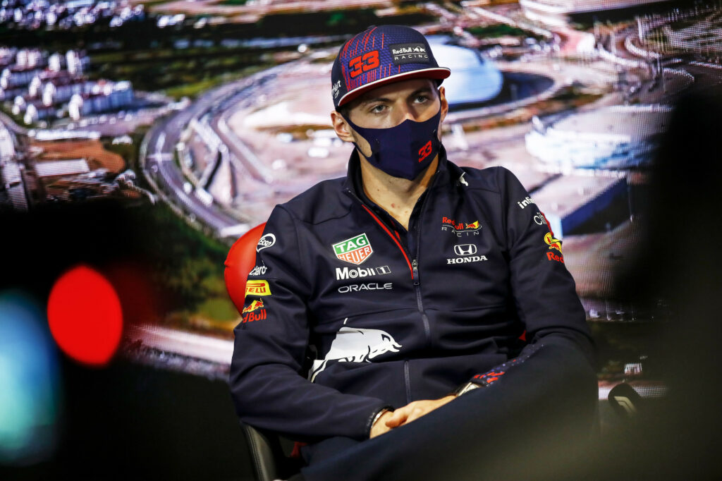 Verstappen répond à Hamilton : « Cela montre qu’il ne me connaît pas »