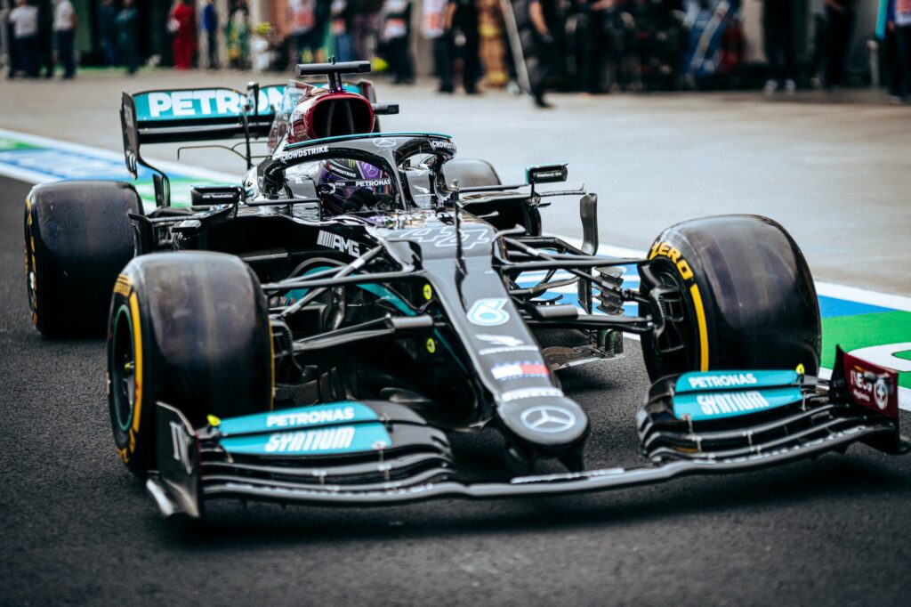 Lewis Hamilton le plus rapide en qualifications, mais le Britannique partira P11