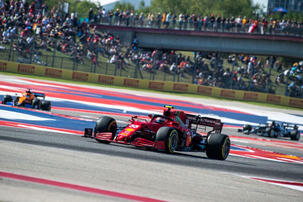 Carlos Sainz : « les bosses donnent du caractère à la piste »