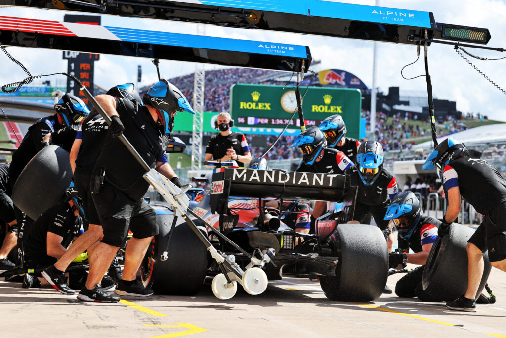 Alonso a failli se crasher avec un aileron brisé à Austin