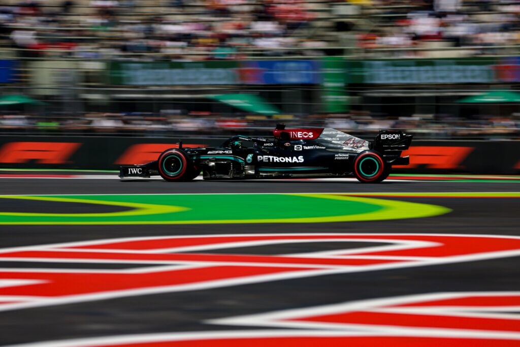 Hamilton explique l’écart d’une demi-seconde sur Verstappen en EL2