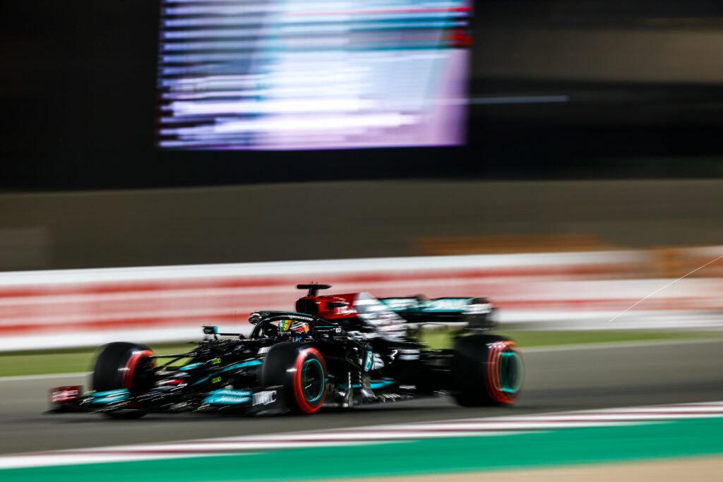 Lewis Hamilton s’impose au Qatar devant Verstappen et…Alonso