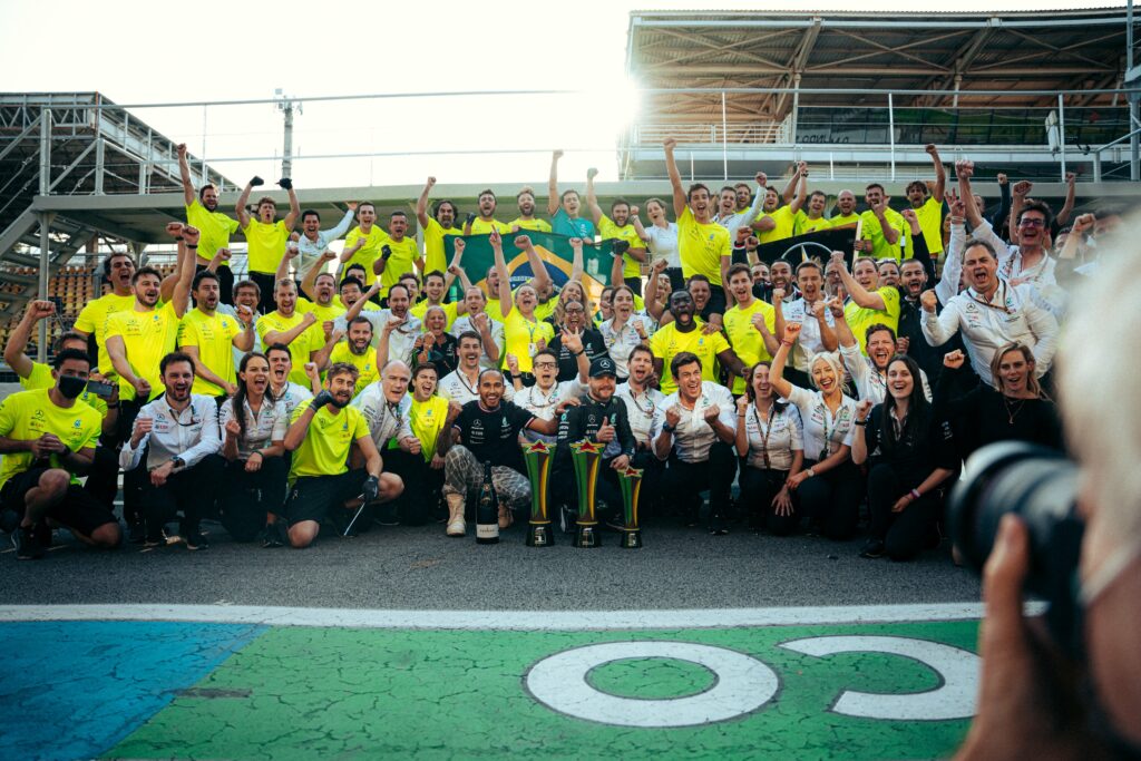 Pourquoi l’ingénieur d’Hamilton tient un œuf dans sa main ?