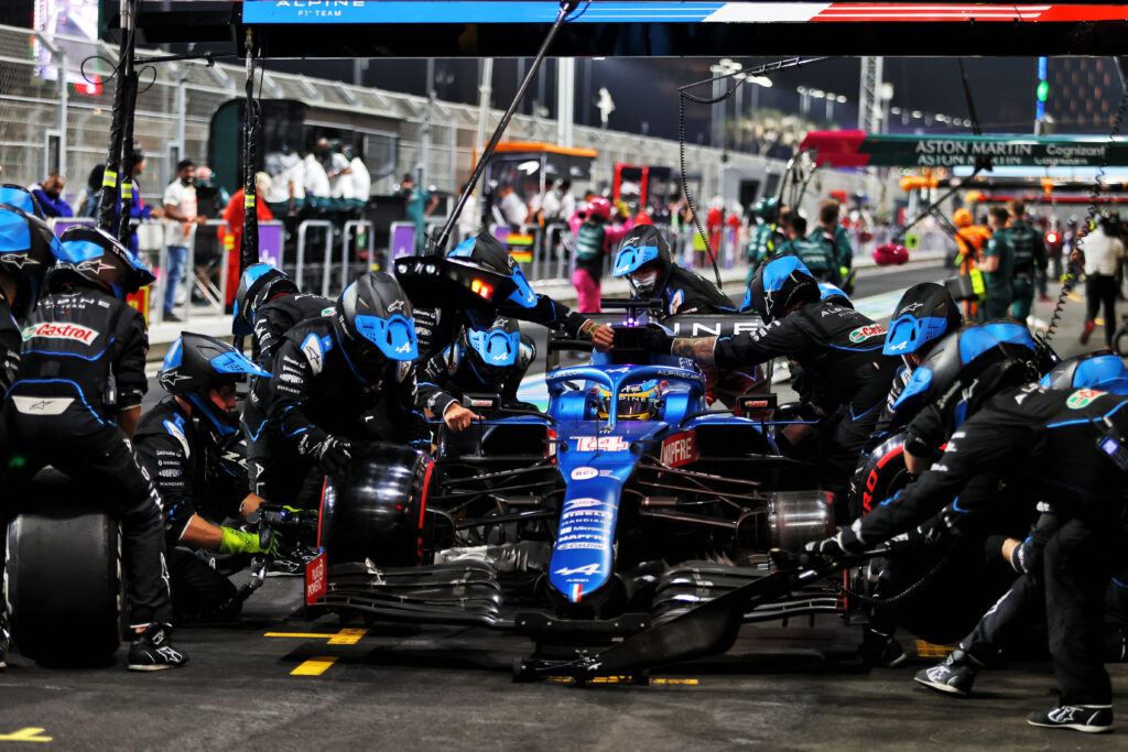 Fernando Alonso visait la P5 ce dimanche à Djeddah