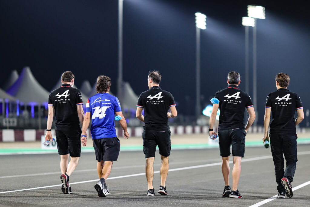 Alonso trouverait « étrange » de ne plus courir de nuit en F1