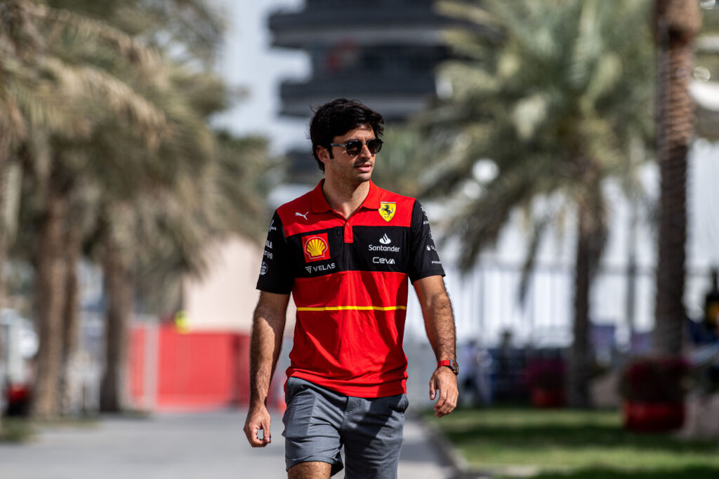 Carlos Sainz ne croit pas au bluff de Mercedes