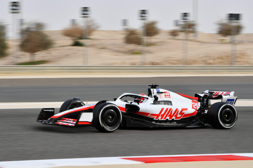 Bahreïn – J2 : Kevin Magnussen le plus rapide