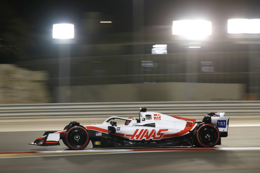 P7 sur la grille à Bahreïn, Magnussen reste « sans voix »