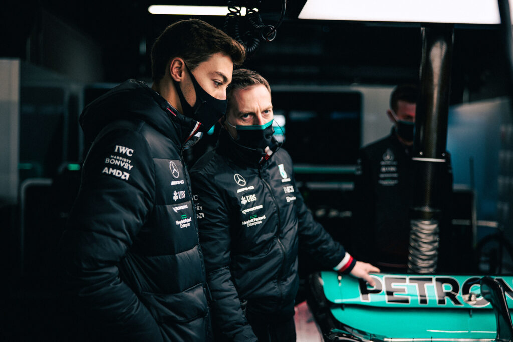 Russell assure être traité à égalité avec Hamilton chez Mercedes