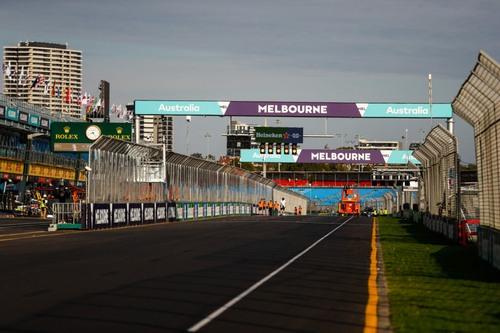 Un tour en embarqué avec la Safety Car de la F1 à Melbourne