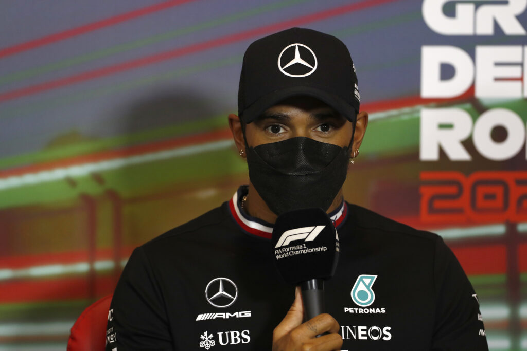 Hamilton veut rester positif malgré les difficultés de Mercedes