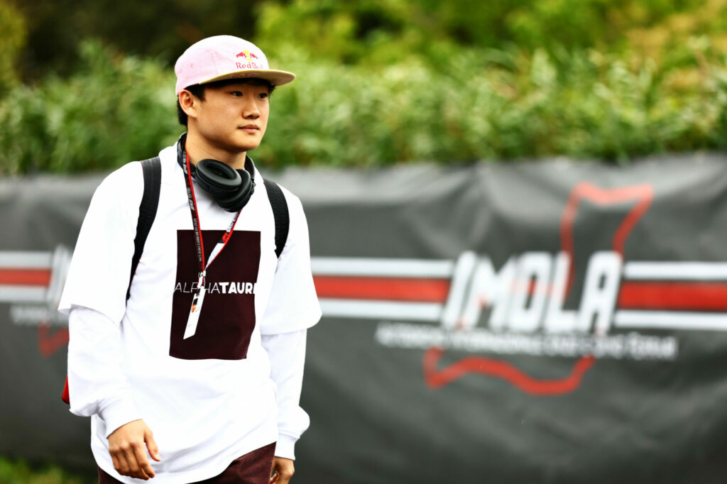 A quelle heure sont programmées les qualifications à Imola ce vendredi ?