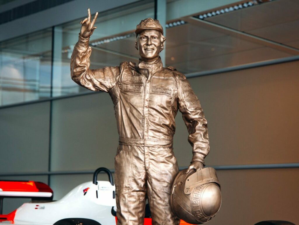 McLaren dévoile une structure en bronze de Niki Lauda