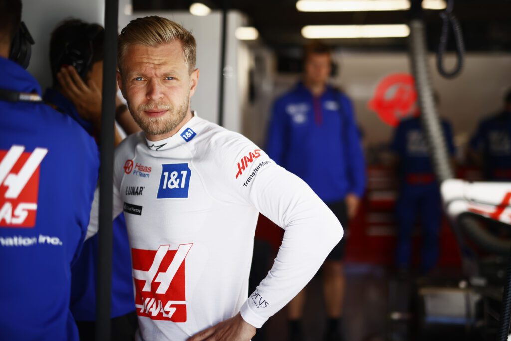 Magnussen frustré après son passage au stand imposé