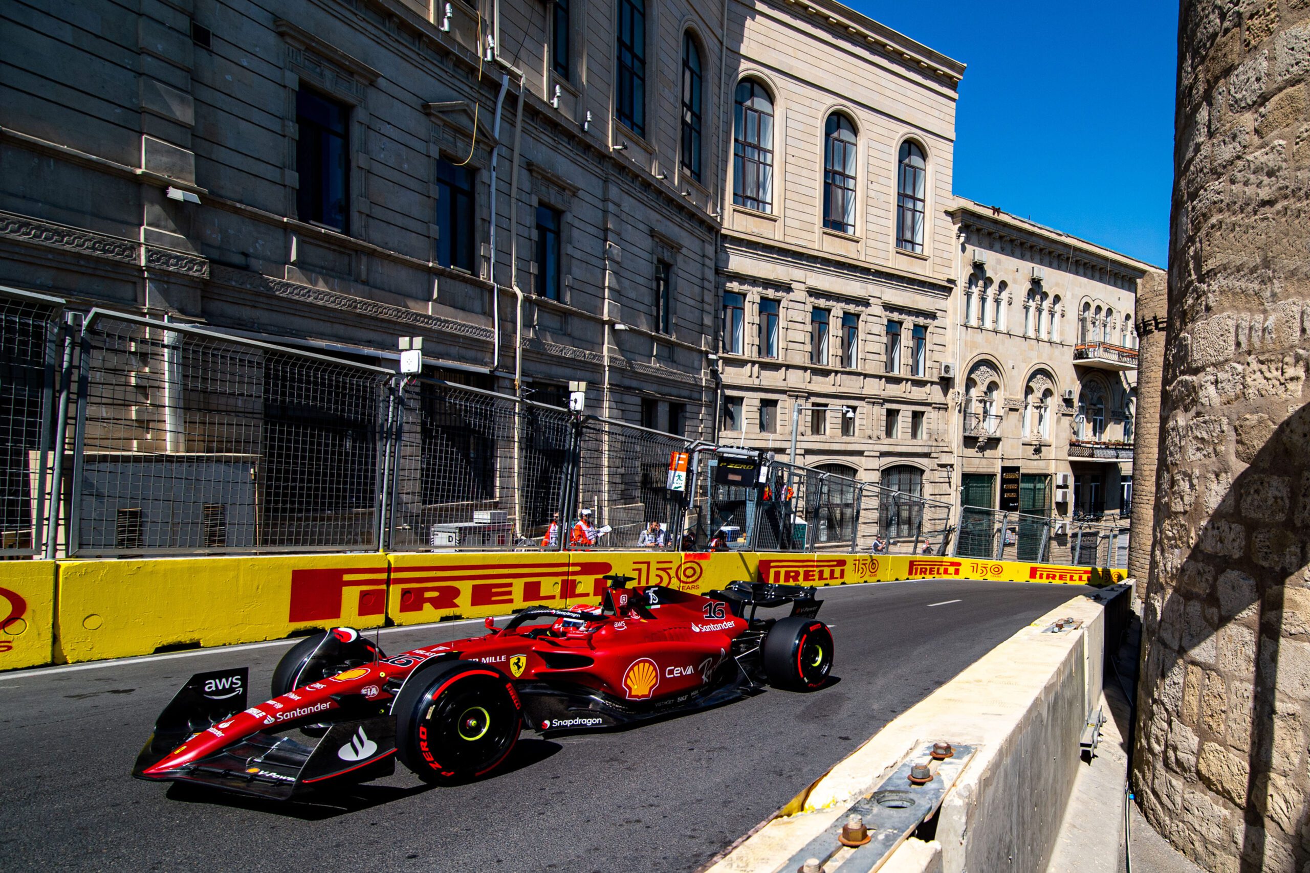 charles-leclerc-f1-bakou-ferrari