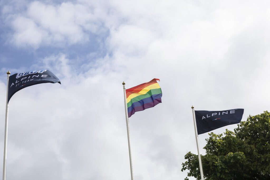 drapeaux-enstone-alpine-f1