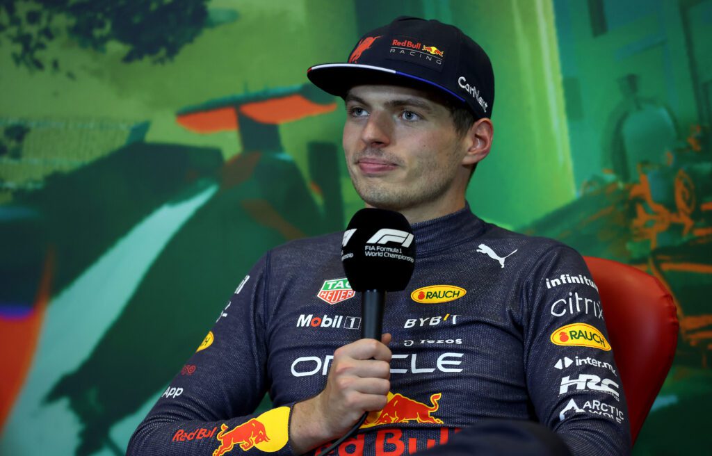 Verstappen aimerait que la piste de Bakou soit resurfacée