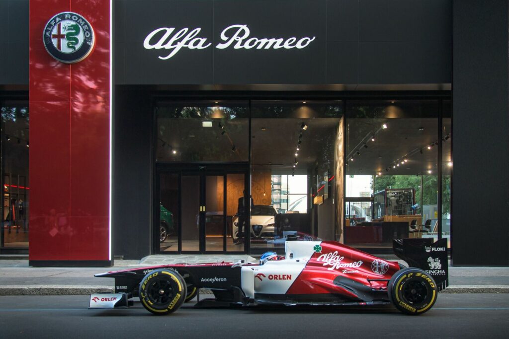 Photos : Bottas dans les rues de Milan avec une F1