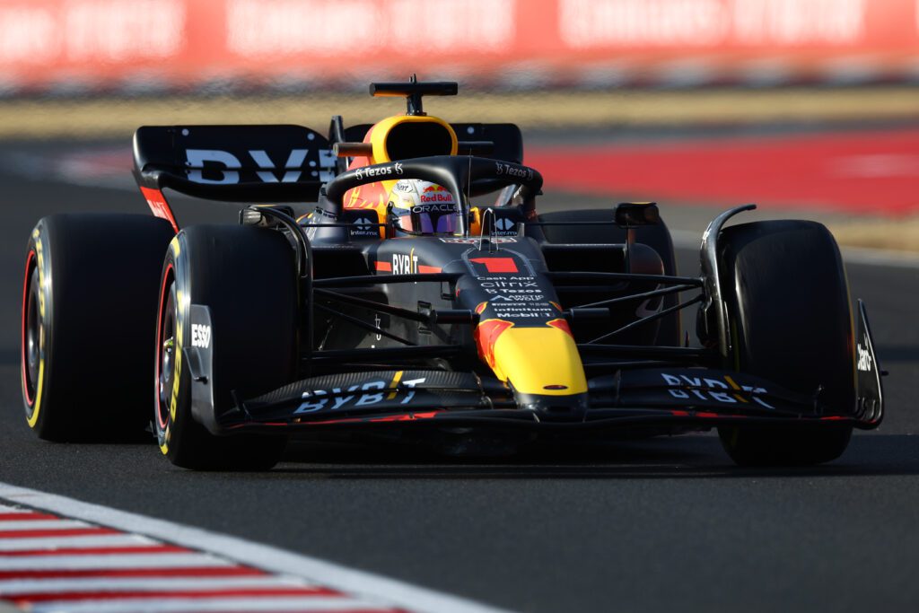 Verstappen ne peut que constater l’avance de Ferrari ce vendredi à Budapest