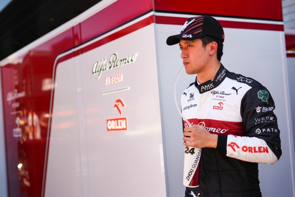 Fred Vasseur « choqué » de la façon dont Zhou a réagi à son accident