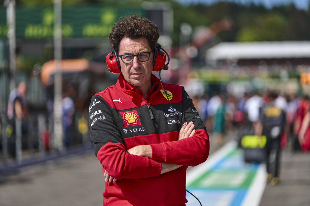 Binotto défend Ferrari après Spa : « Vous devez être courageux en F1 »
