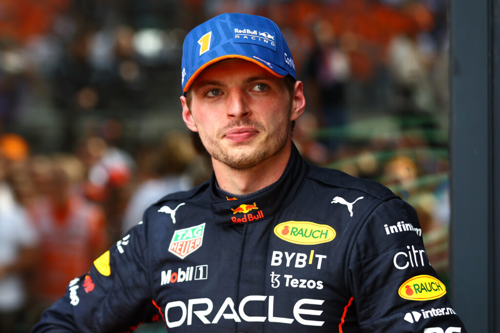 Max Verstappen surpris par le rythme des Mercedes en pneus Durs