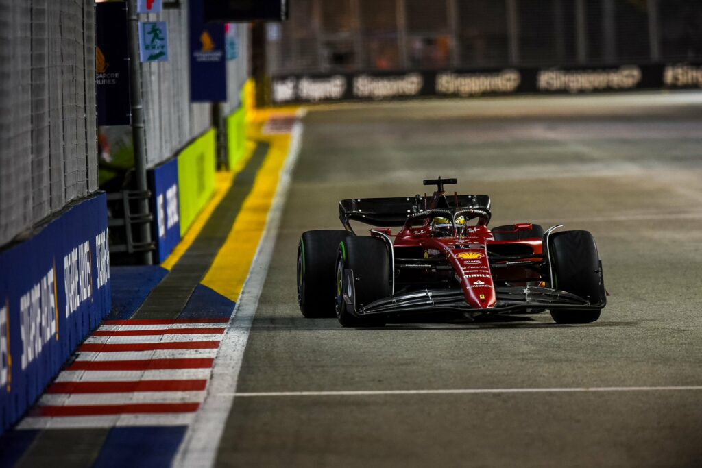 Charles Leclerc en pole à Singapour
