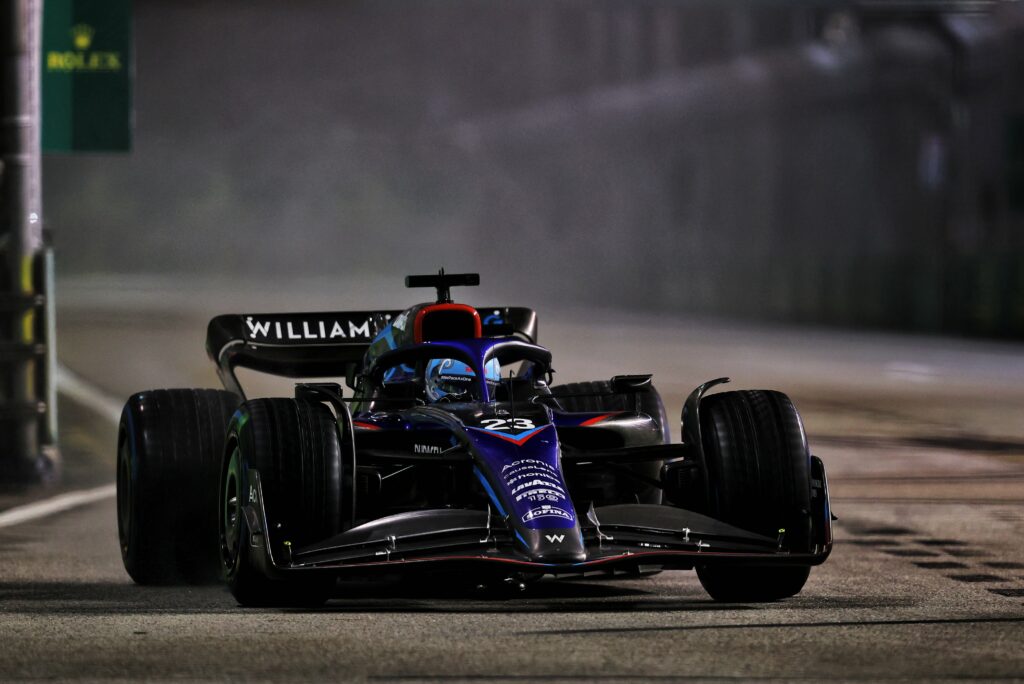 Albon assume une erreur de pilotage qui a causé son abandon à Singapour