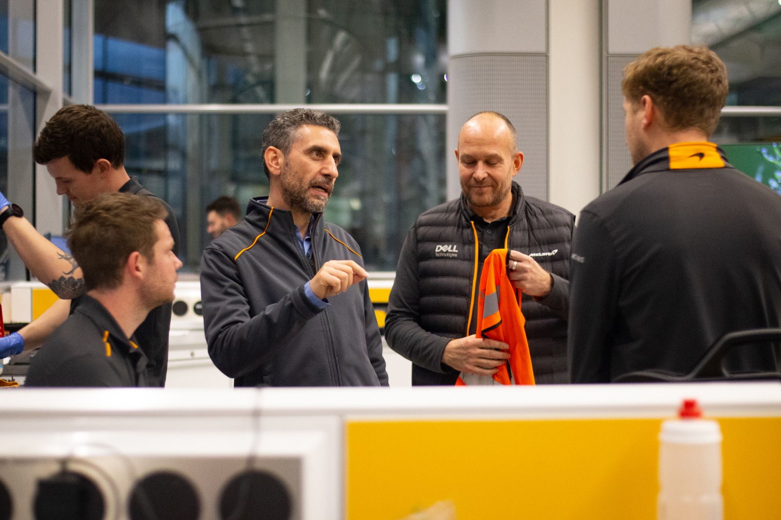 Vidéo : McLaren démarre sa MCL37