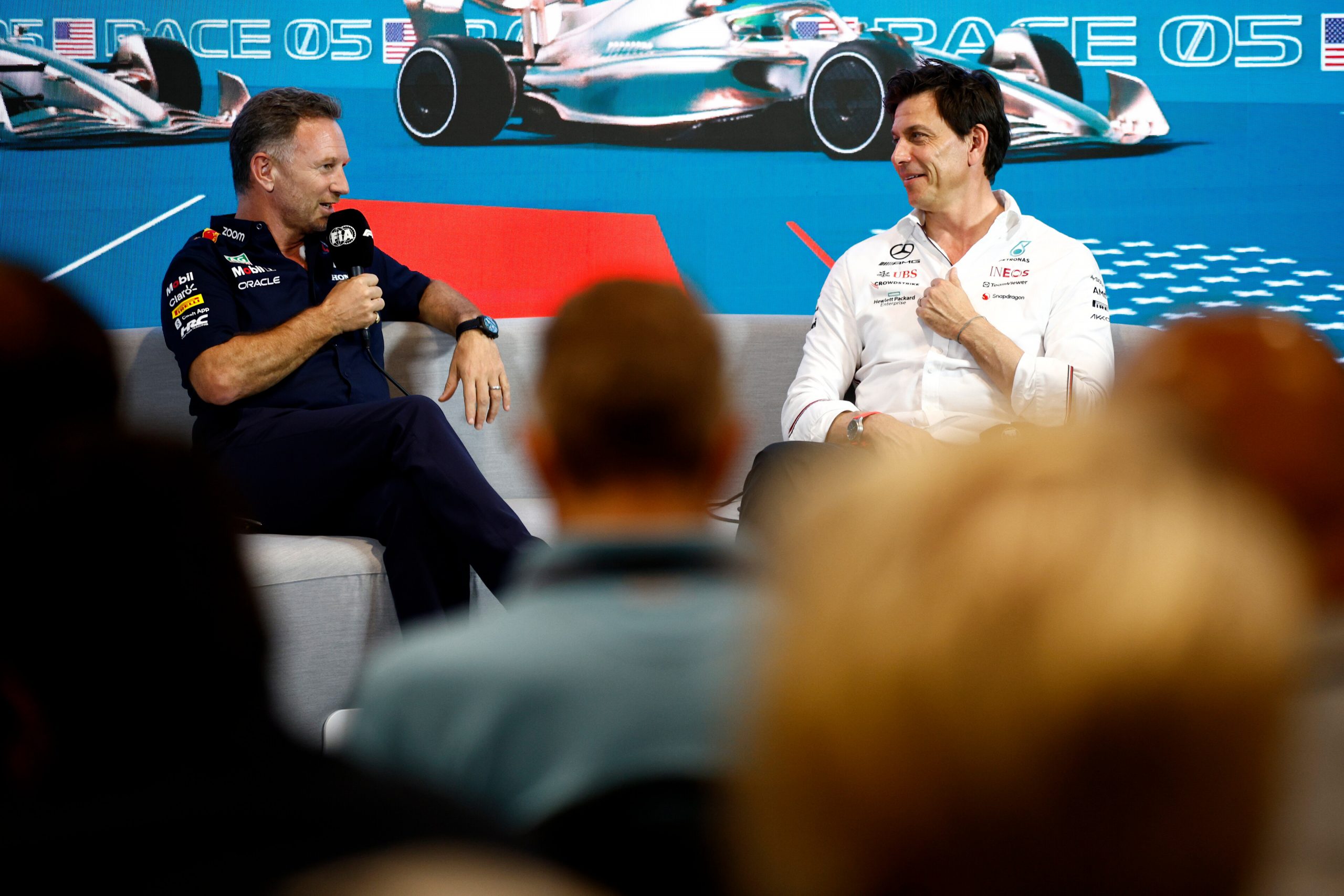Wolff n’a pas hué Horner lors du F1 75 Live, « 15 000 personnes le faisaient déjà »
