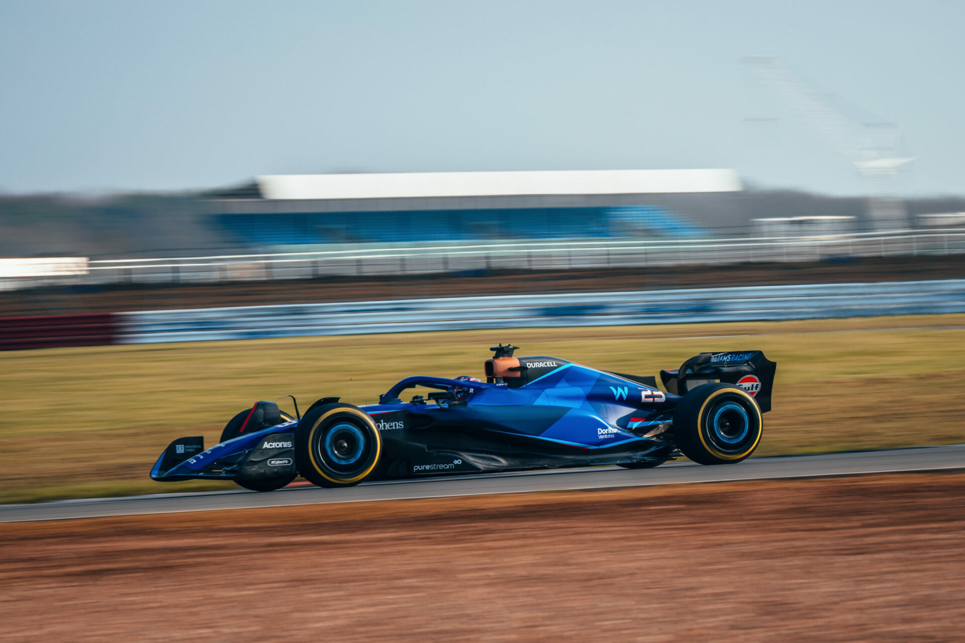 La Williams FW45 en piste à Silverstone
