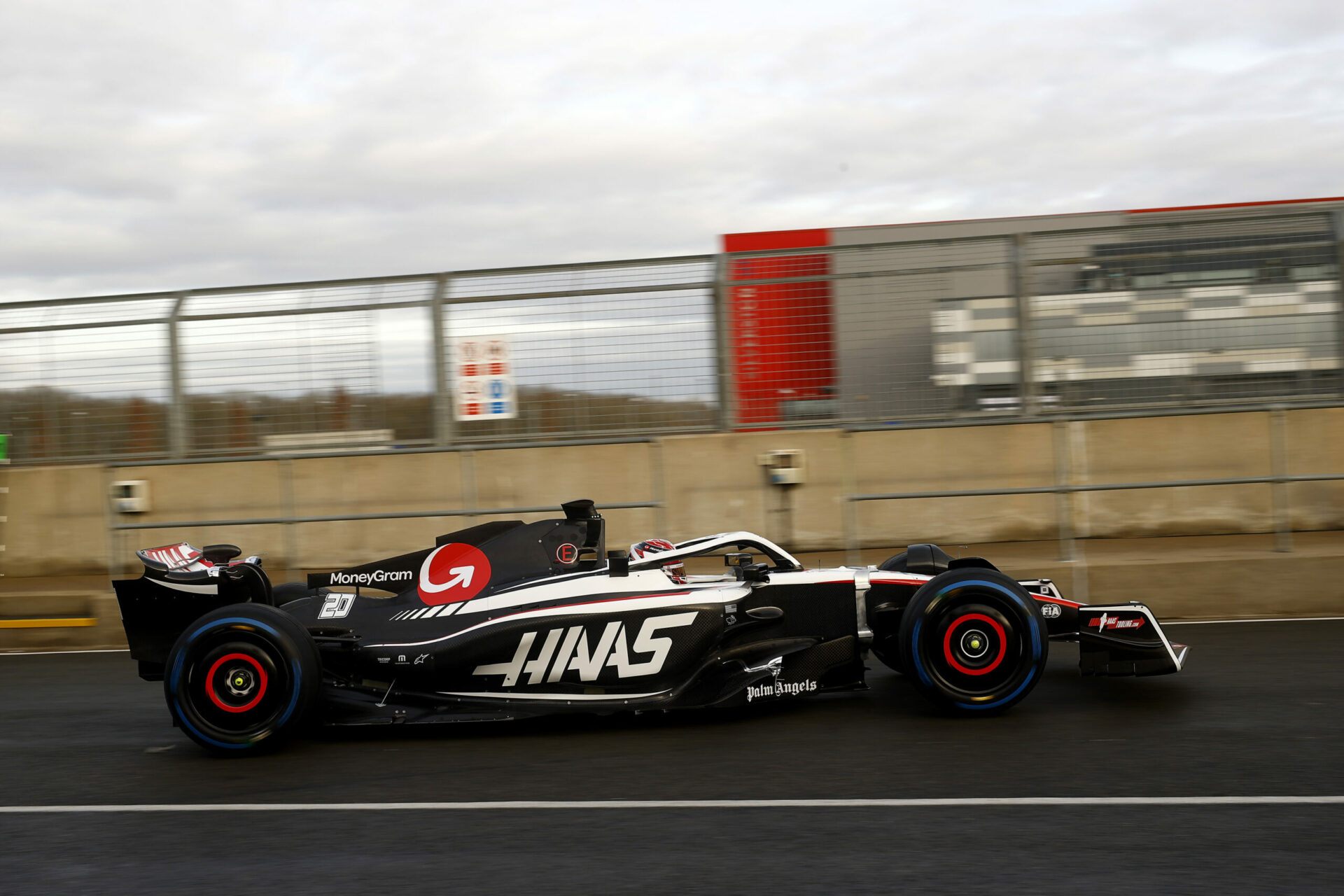 Haas a fait rouler sa F1 2023 à Silverstone