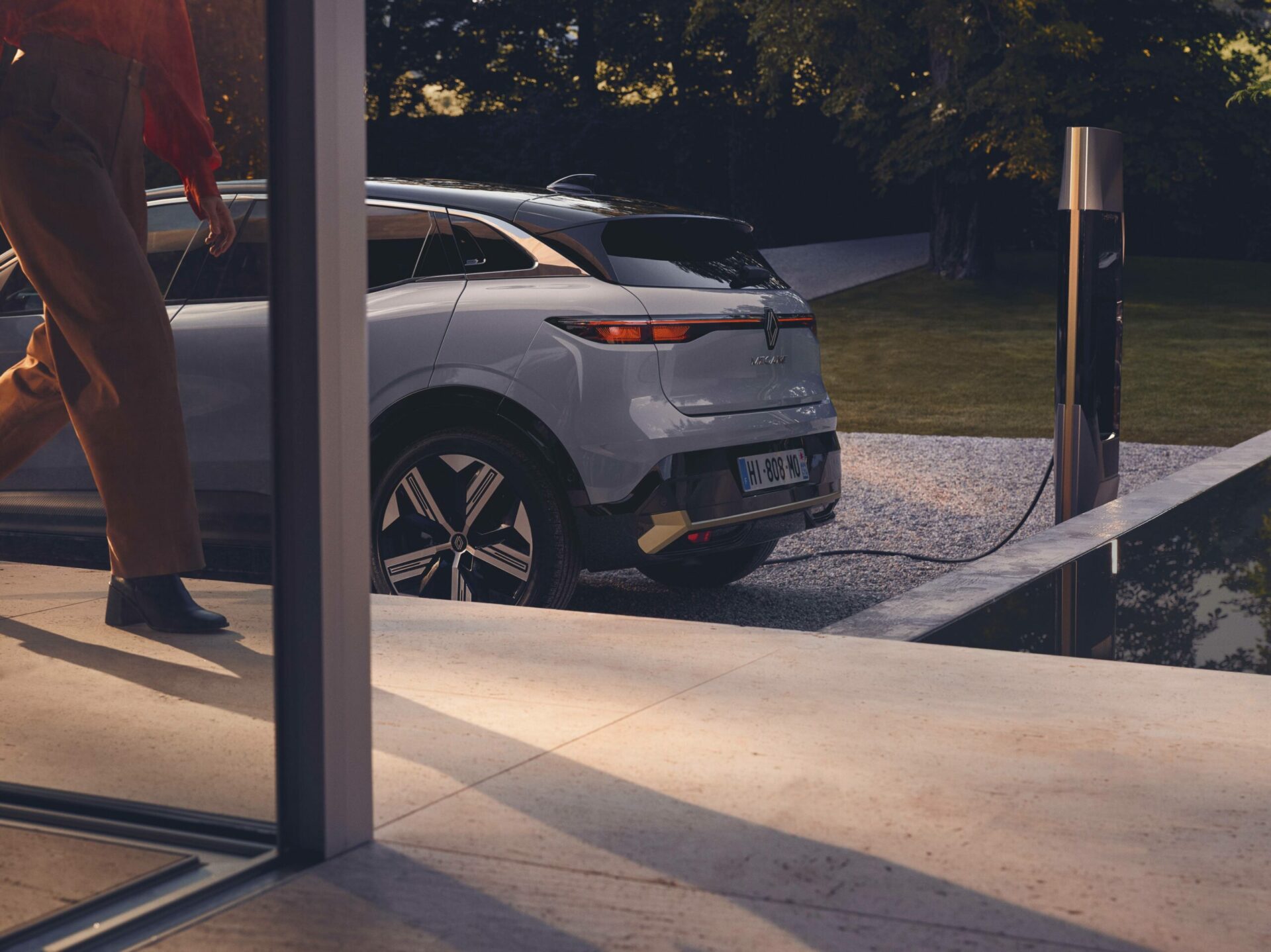 Renault lance l’application Plug Inn, le réseau de recharge électrique entre particuliers