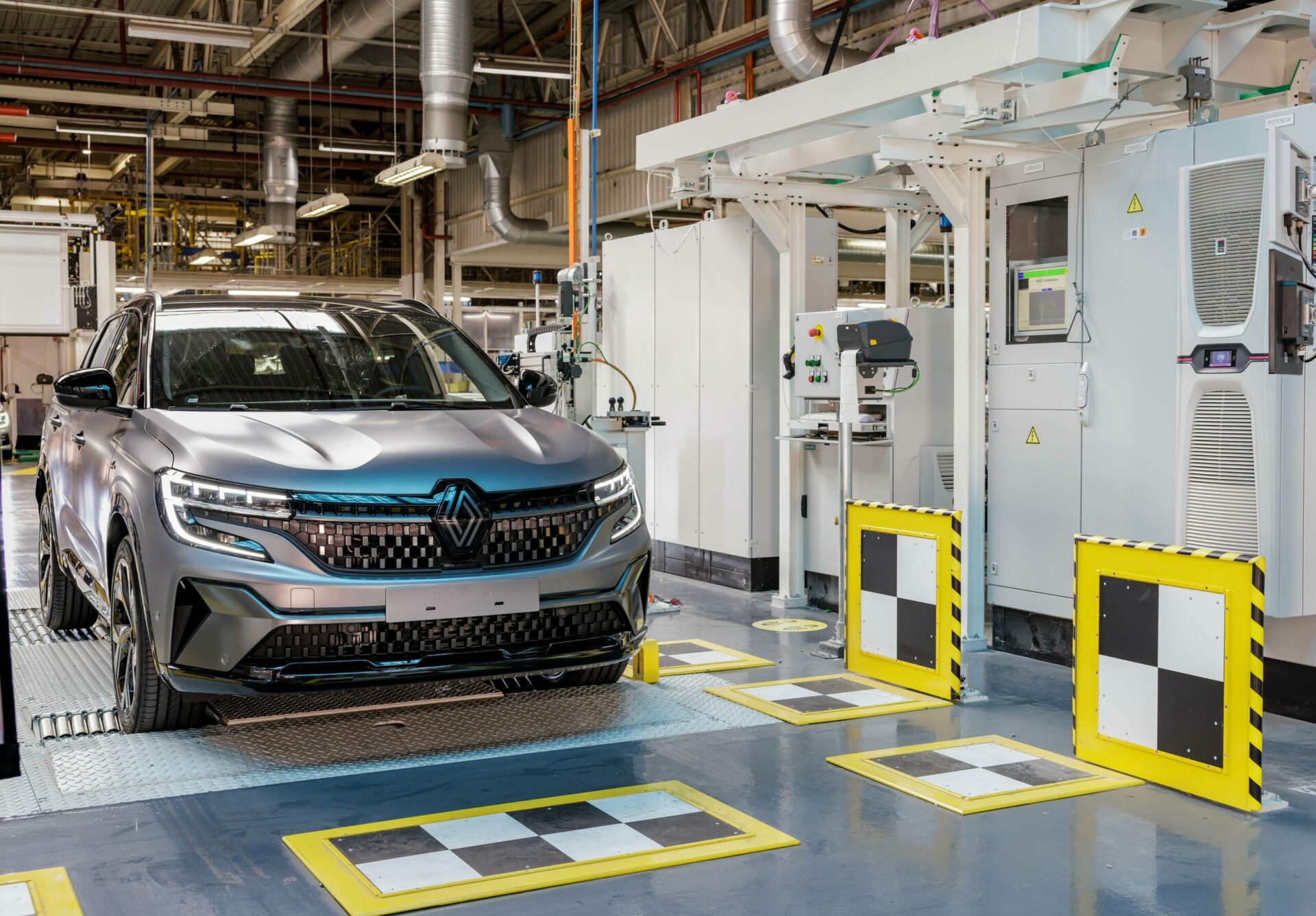 Comment Renault calibre son affichage tête haute nouvelle génération ?