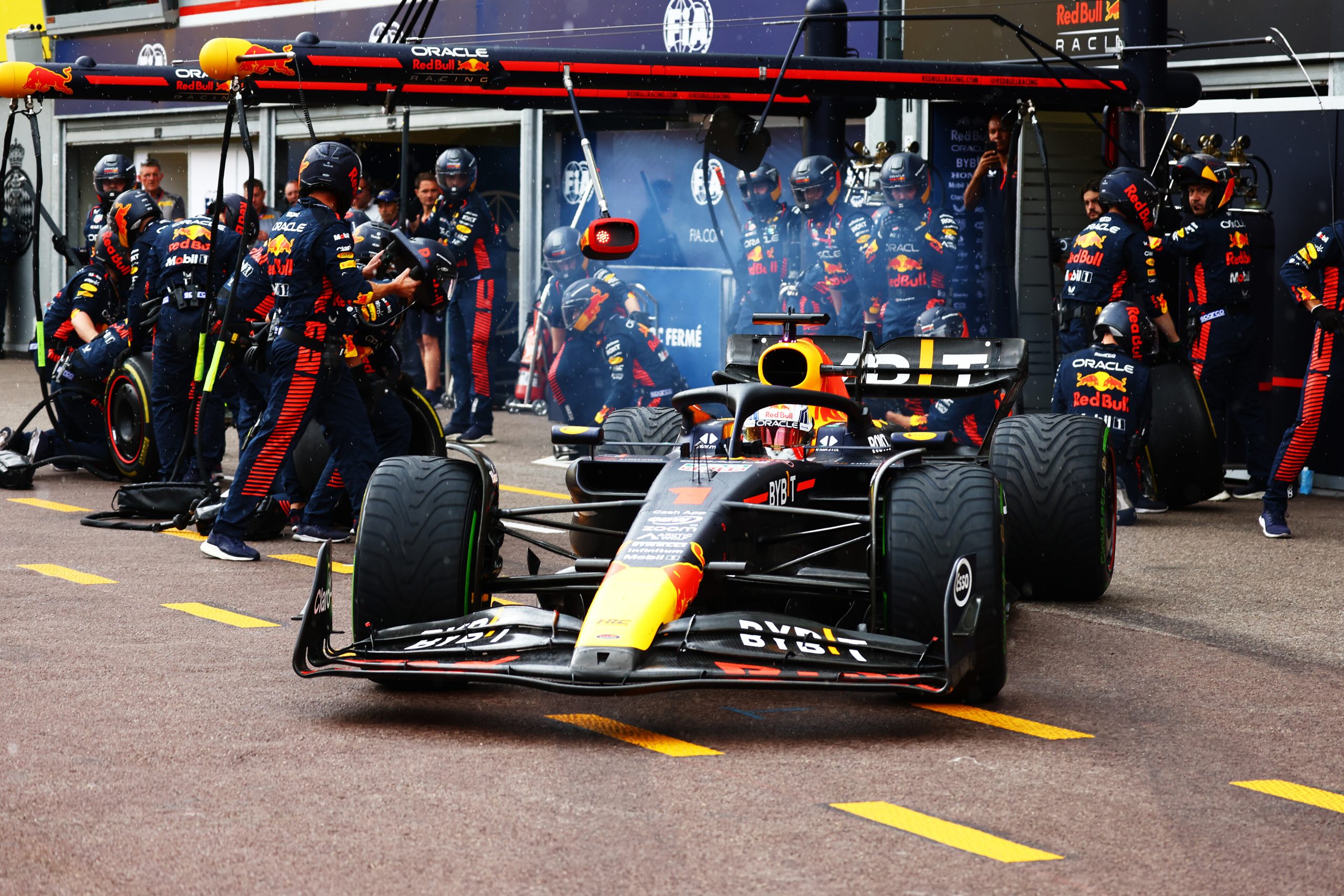 Verstappen revient sur sa victoire : « C’était incroyablement glissant »