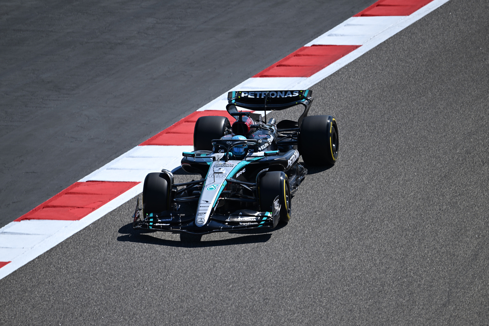 George Russell confirme du marsouinage sur la Mercedes W15