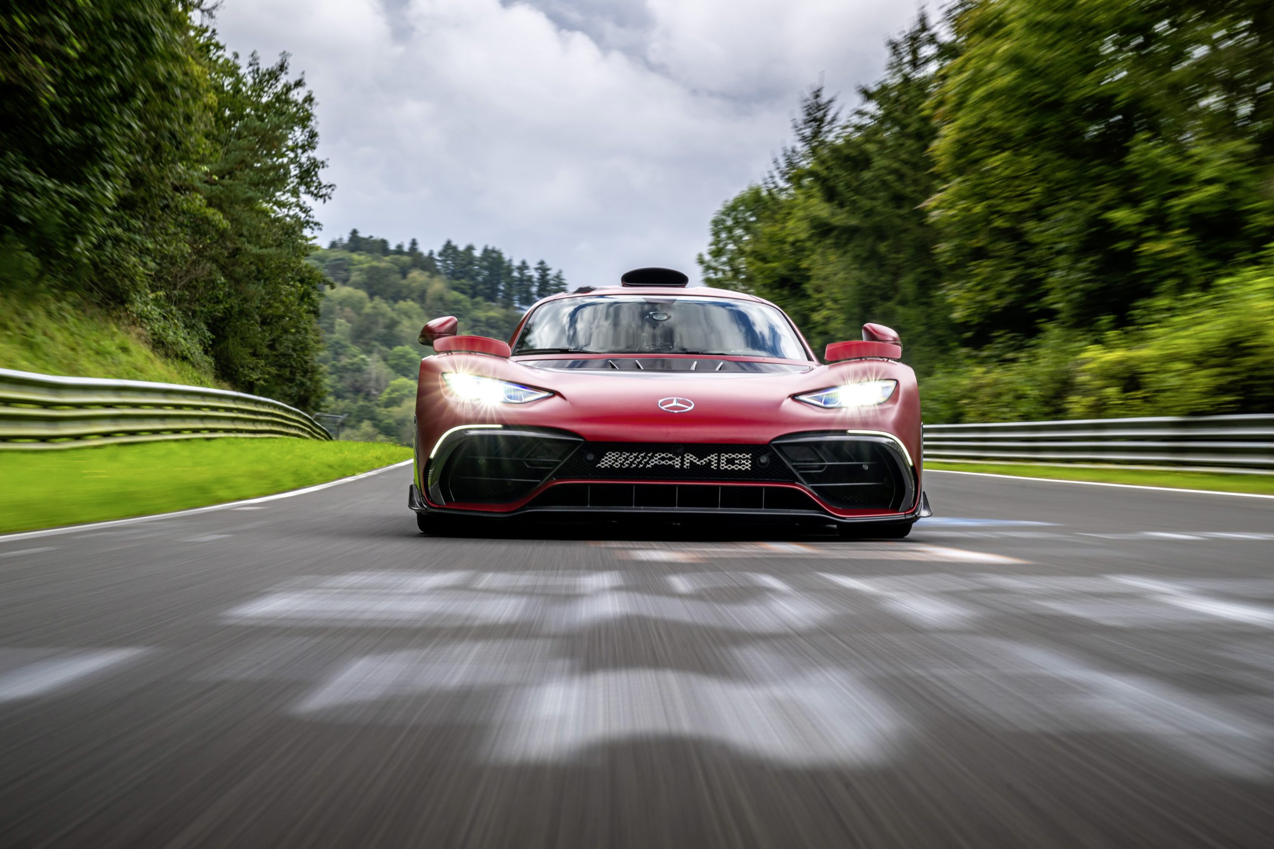 La Mercedes-AMG ONE dotée d’un moteur F1 bat (encore) le record de la Nordschleife