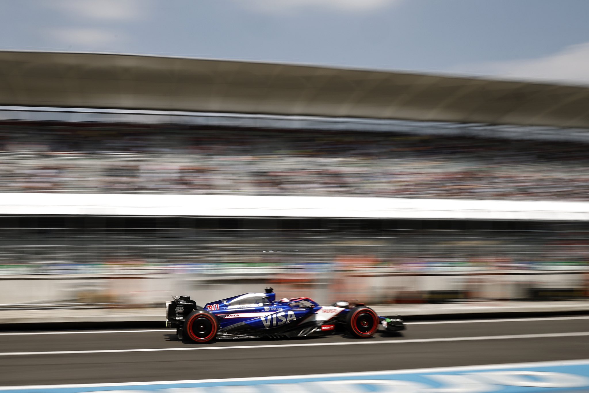 Deux contacts pour Liam Lawson avec Pérez et Colapinto