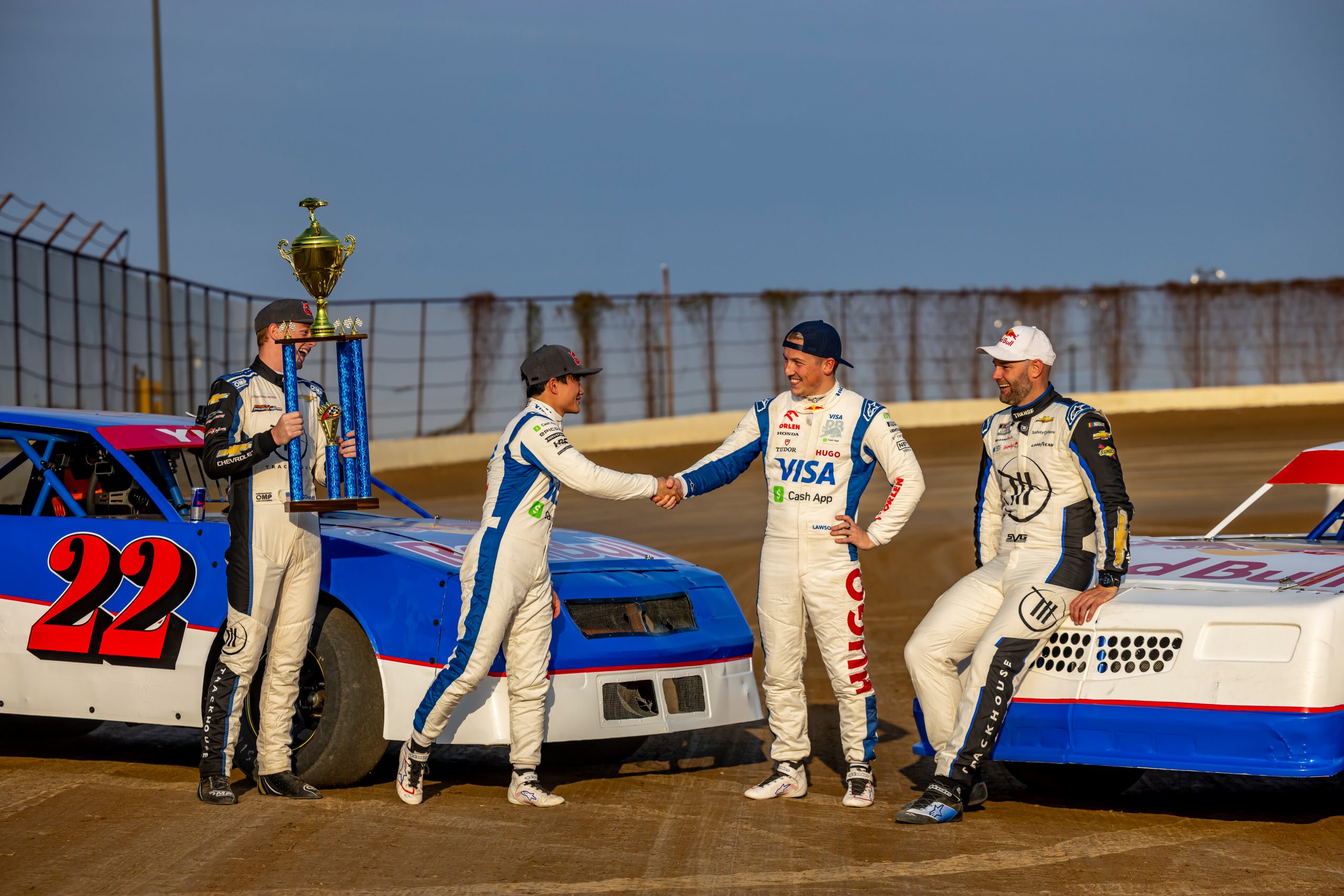 Vidéo – Yuki Tsunoda et Liam Lawson s’affrontent dans une course de NASCAR