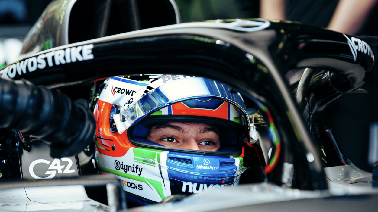 Essais hivernaux de F1 2025 – Antonelli en tête, Hamilton cinquième avec Ferrari