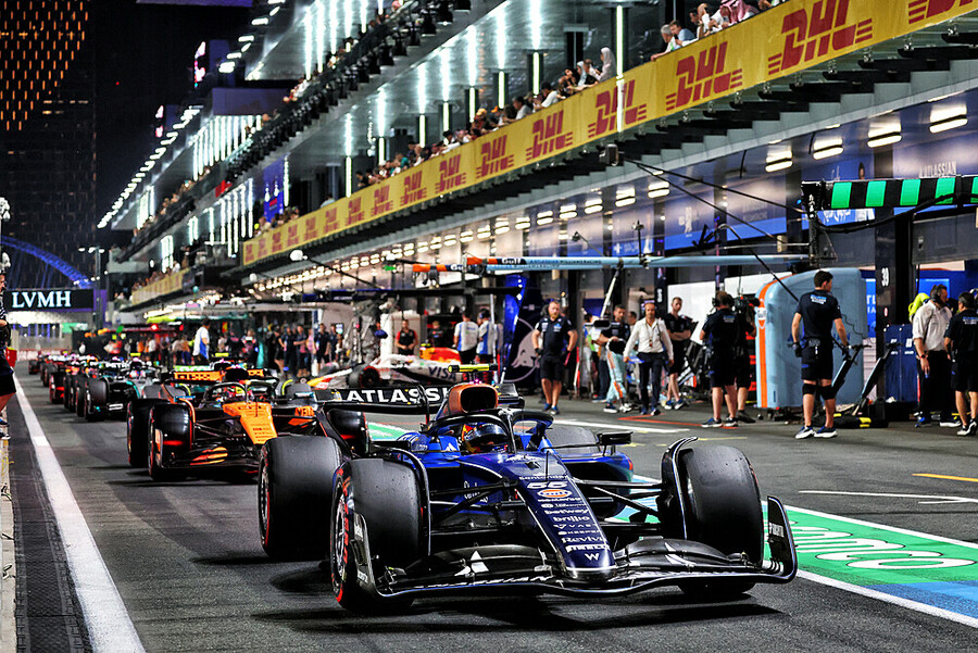 Carlos Sainz Jr (Williams) dans la pitlane en Arabie Saoudite