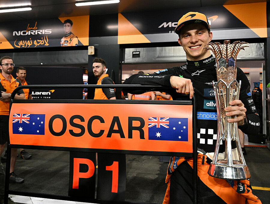 Oscar Piastri célèbre sa victoire en Arabie Saoudite