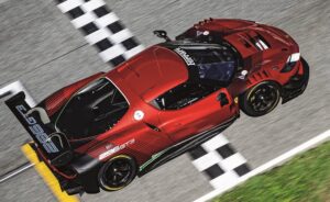 Vidéo – Ferrari 296 GT3 Evo, la machine de guerre GT qui impressionne même Lewis Hamilton