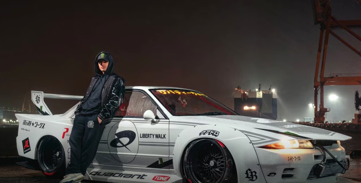 Lando Norris avec la Nissan Skyline