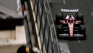 Leclerc critique Hamilton après une manœuvre controversée à Bakou